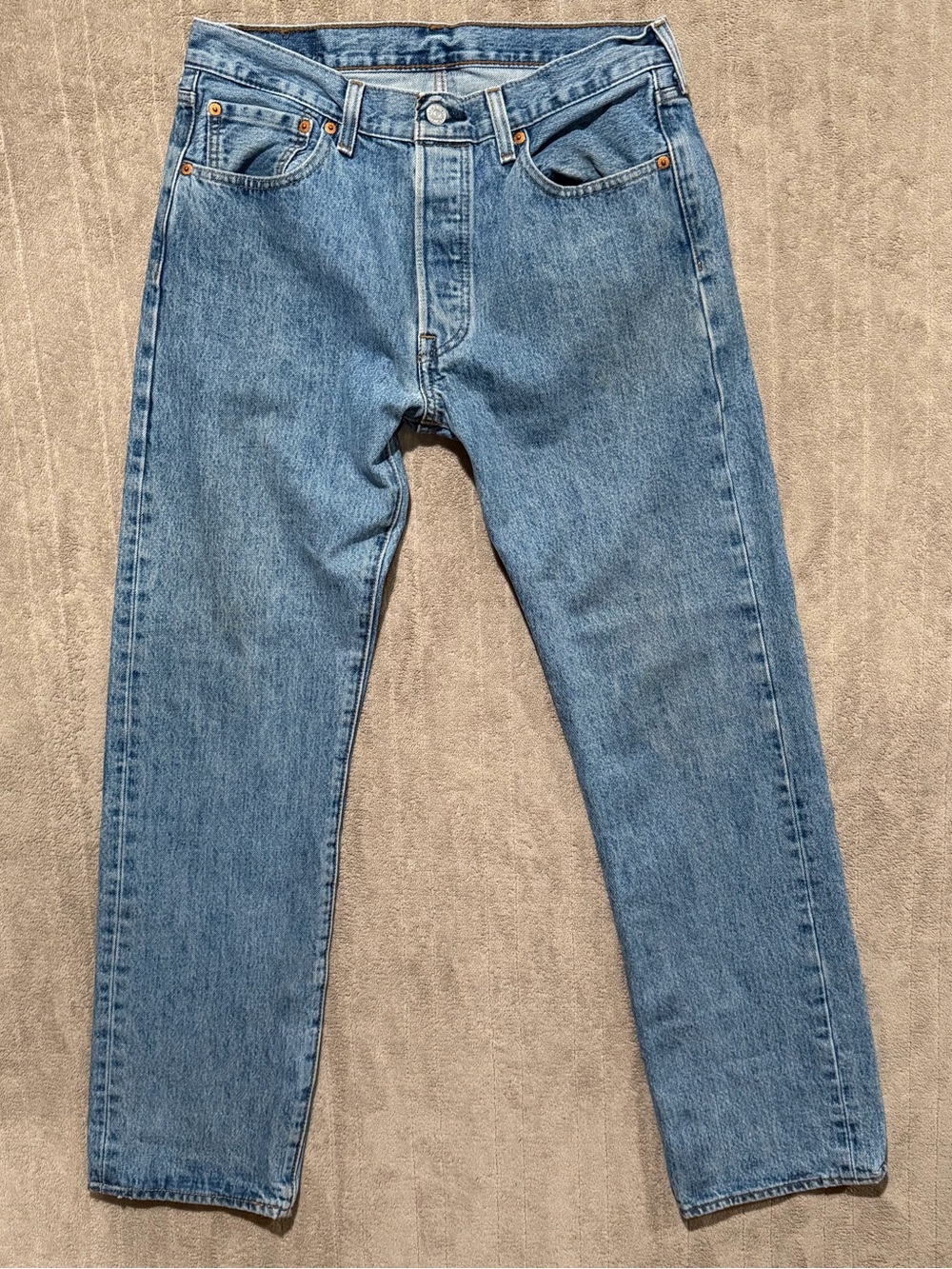 Levis 501 Jeans Men’s 32x32 Medium Wash Blue Button Fly Straight Leg Denim Pants
